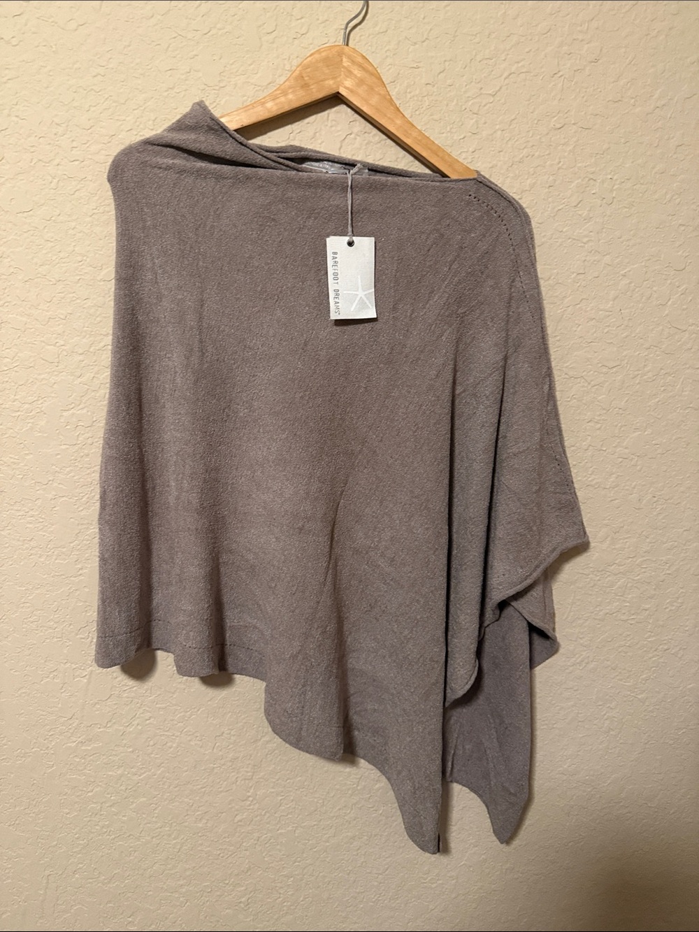 Barefoot Dreams Taupe Cozy Knit Poncho nwt super soft